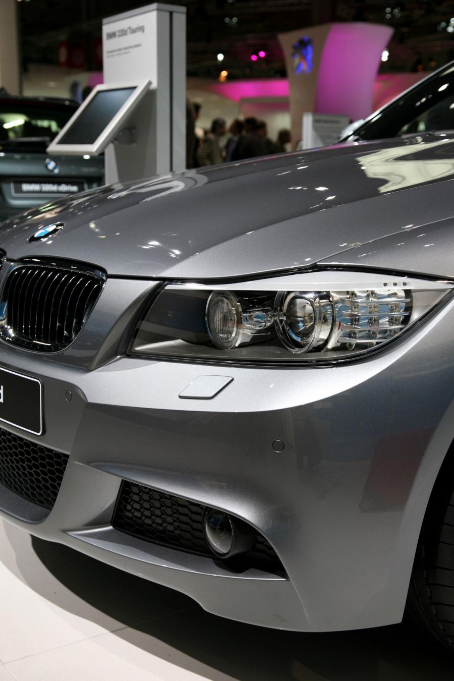  BMW 3-Series Touring 2009 года  (фото 11 из 17)